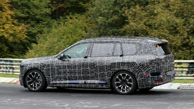 BMW’nin En Büyük Elektrikli SUV Modeli iX7 Sızdırıldı: 2027’de Tanıtılacak!